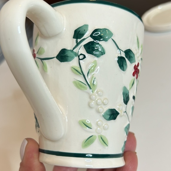 Pfaltzgraff Winterberry Holiday Covered Mug - Picture 7 of 14